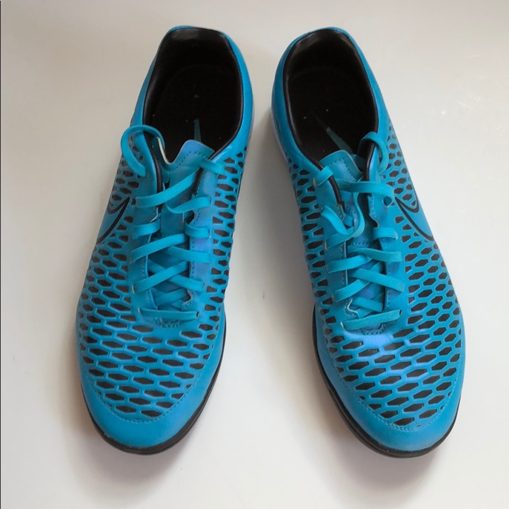 Nike men’s blue sneakers